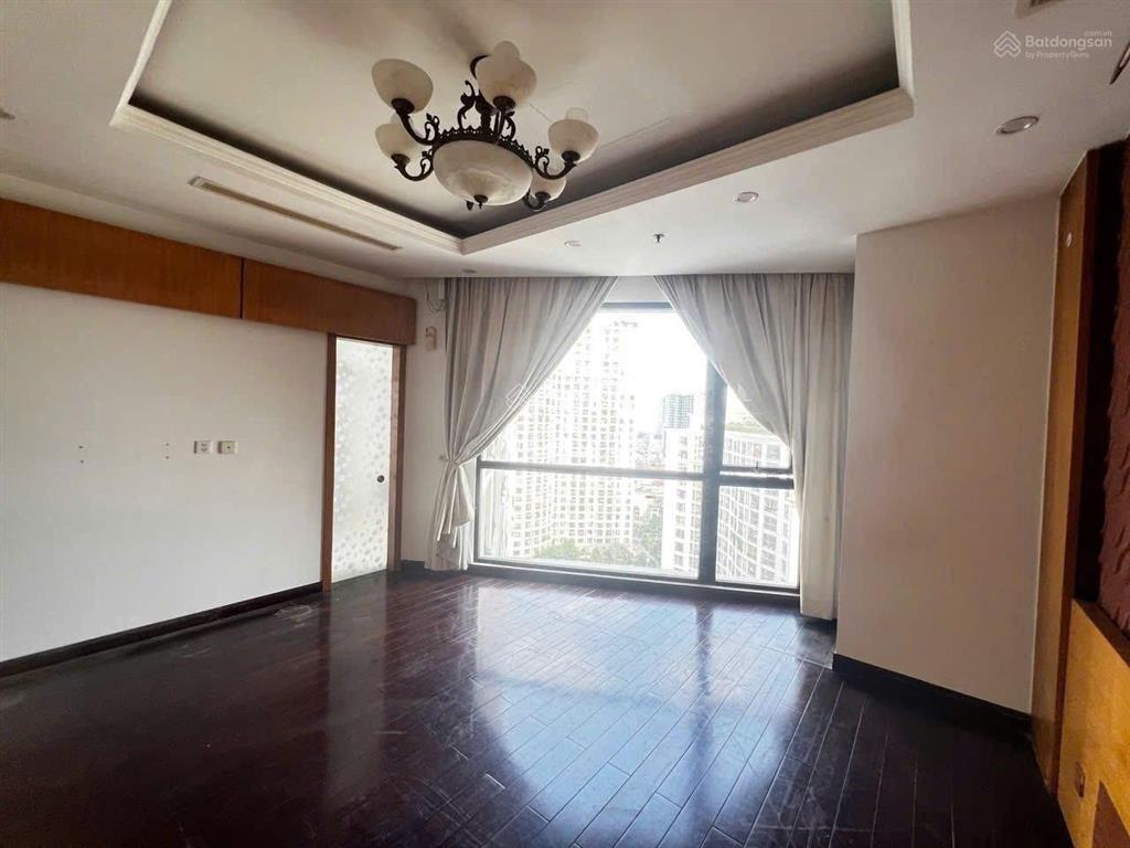 Bán chung cư royal city, 13,4 tỷ vnd, 130m2, đẹp, nhiều tiện ích tại thanh xuân, siêu rẻ nhất hn