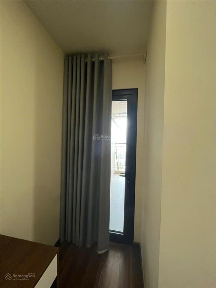 Bán ch đẹp tại golden park tower, 9.5 tỷ, 98m2, có 3pn, 2wc, nhiều tiện ích, view hồ, ban công dài.