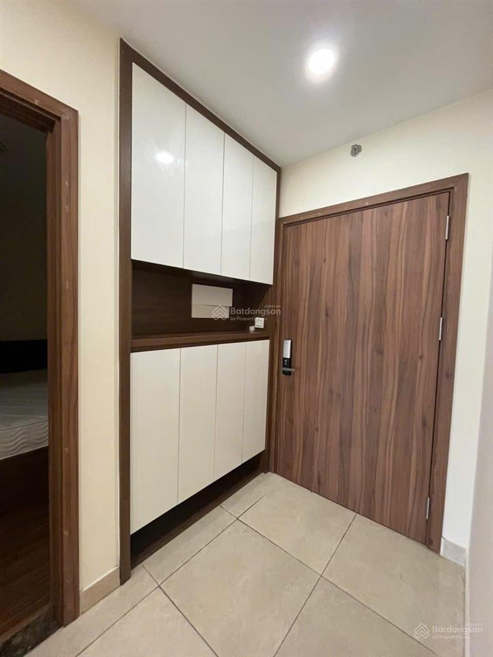 Bán ch đẹp tại golden park tower, 9.5 tỷ, 98m2, có 3pn, 2wc, nhiều tiện ích, view hồ, ban công dài.