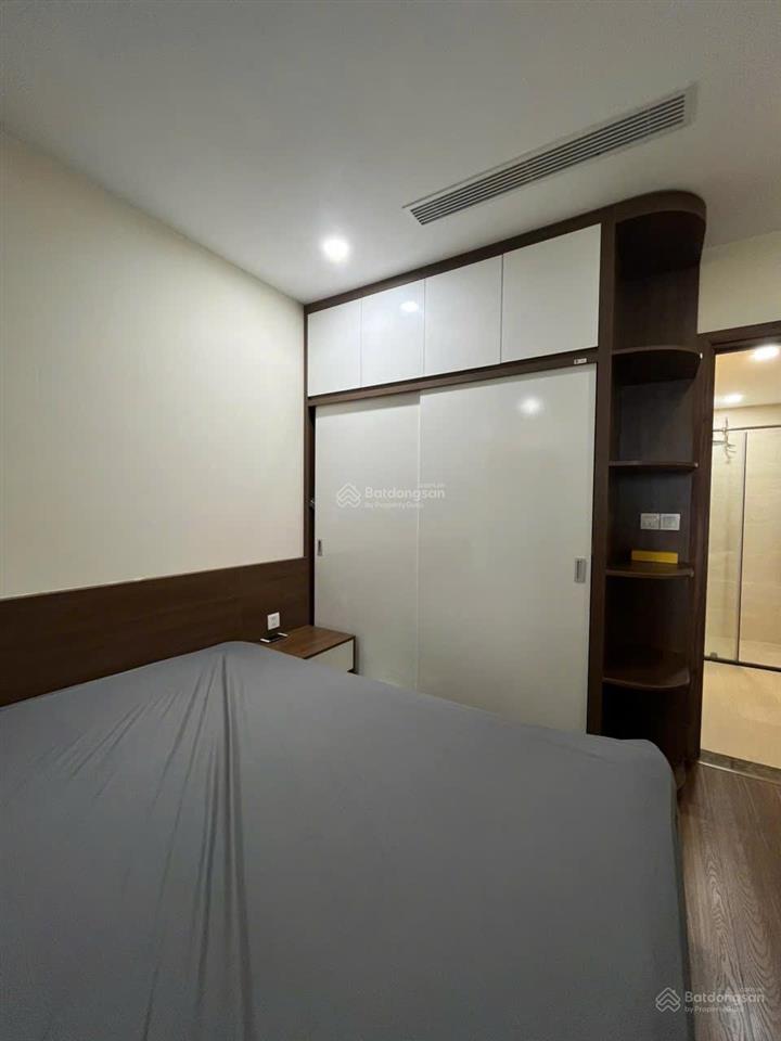 Bán ch đẹp tại golden park tower, 9.5 tỷ, 98m2, có 3pn, 2wc, nhiều tiện ích, view hồ, ban công dài.