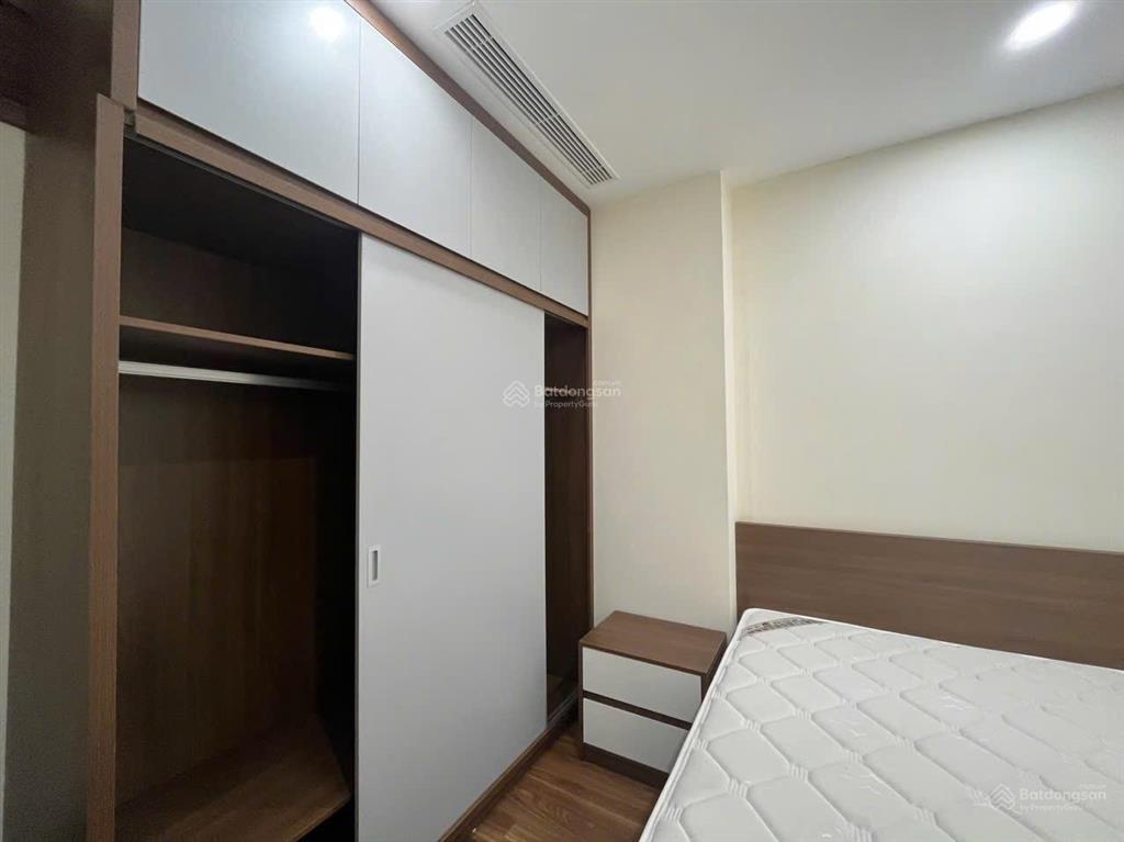 Bán ch đẹp tại golden park tower, 9.5 tỷ, 98m2, có 3pn, 2wc, nhiều tiện ích, view hồ, ban công dài.