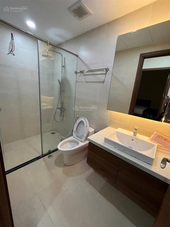 Bán ch đẹp tại golden park tower, 9.5 tỷ, 98m2, có 3pn, 2wc, nhiều tiện ích, view hồ, ban công dài.