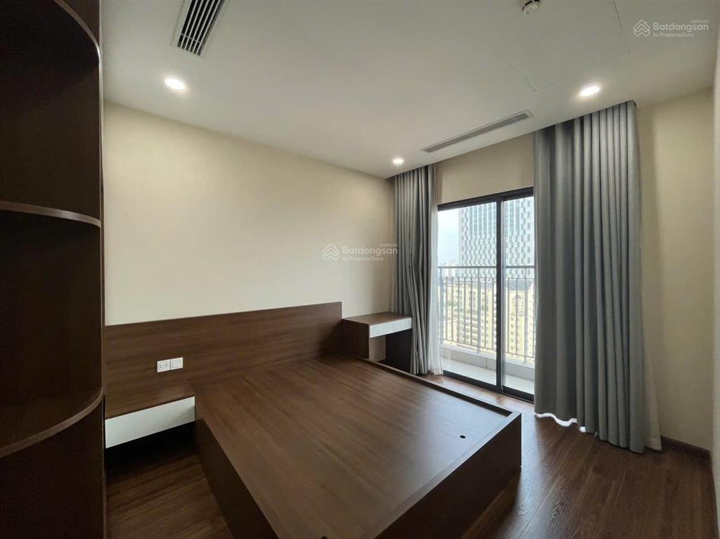 Bán ch đẹp tại golden park tower, 9.5 tỷ, 98m2, có 3pn, 2wc, nhiều tiện ích, view hồ, ban công dài.
