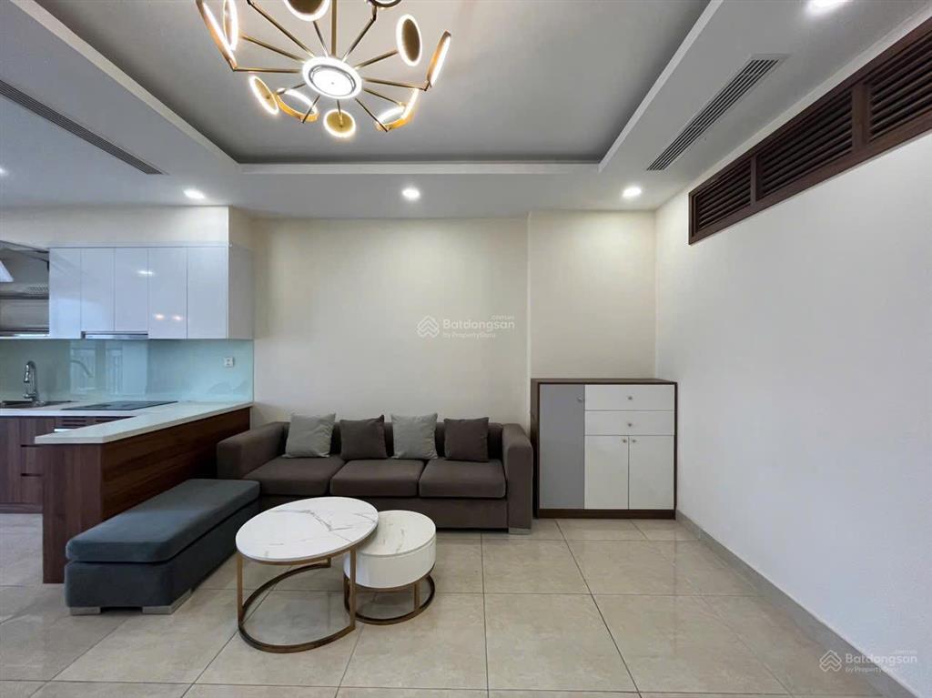 Bán ch đẹp tại golden park tower, 9.5 tỷ, 98m2, có 3pn, 2wc, nhiều tiện ích, view hồ, ban công dài.
