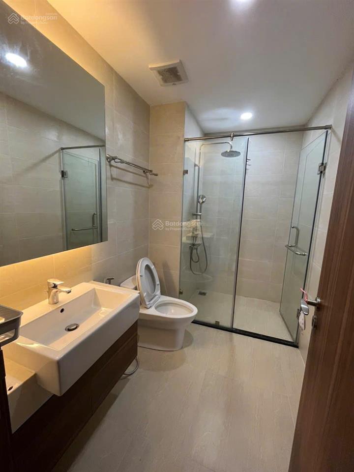 Bán ch đẹp tại golden park tower, 9.5 tỷ, 98m2, có 3pn, 2wc, nhiều tiện ích, view hồ, ban công dài.