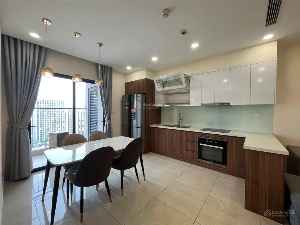 Bán ch đẹp tại golden park tower, 9.5 tỷ, 98m2, có 3pn, 2wc, nhiều tiện ích, view hồ, ban công dài.