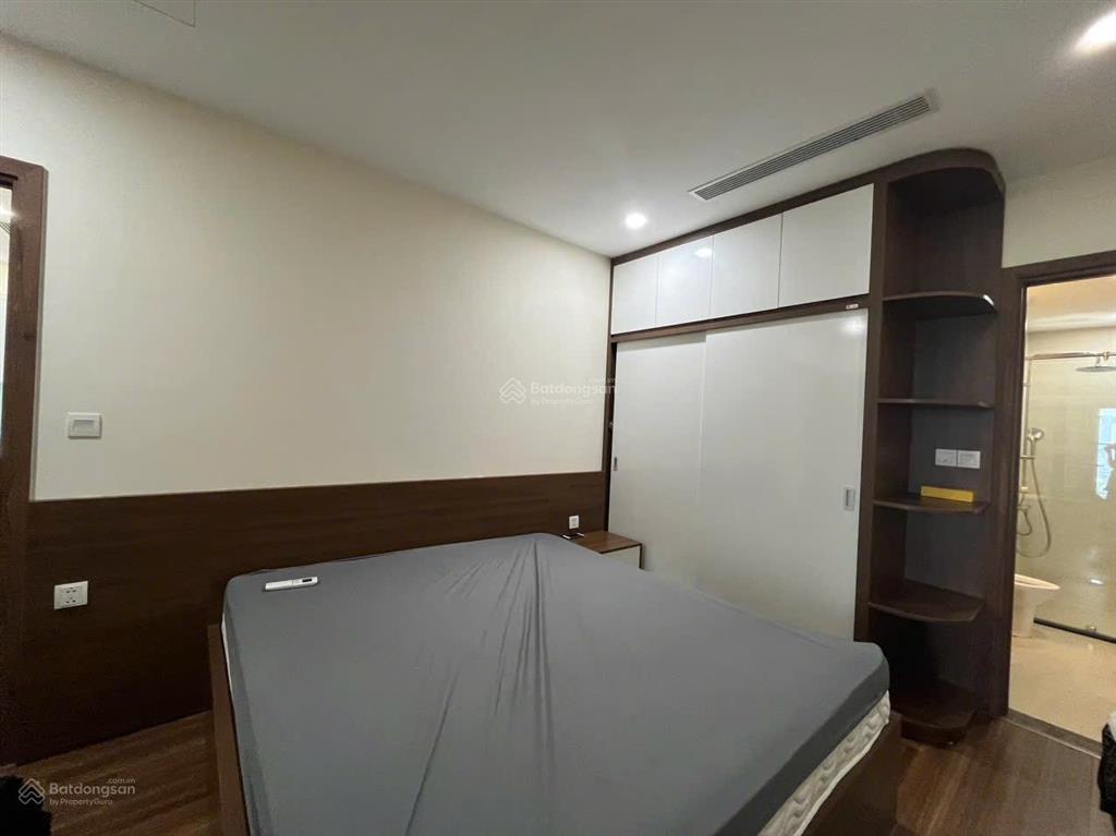 Bán ch đẹp tại golden park tower, 9.5 tỷ, 98m2, có 3pn, 2wc, nhiều tiện ích, view hồ, ban công dài.