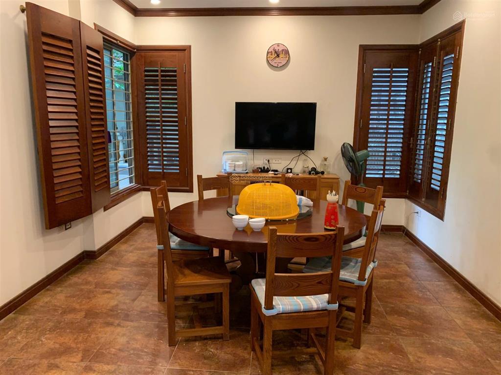 Cần bán biệt thự vip khu vườn đào vip mặt tiền 15m , cạnh khu an ninh bậc nhất hà nội dt 231m2