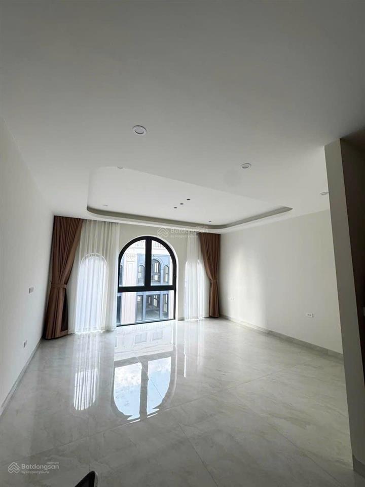 Cho thuê liền kề ngôi sao vinhomes cổ loa đối diện chung cư masterise 20tr/3 tầng có thang máy