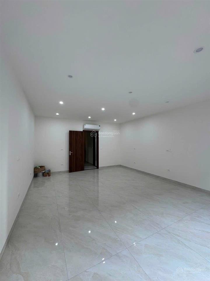 Cho thuê liền kề ngôi sao vinhomes cổ loa đối diện chung cư masterise 20tr/3 tầng có thang máy