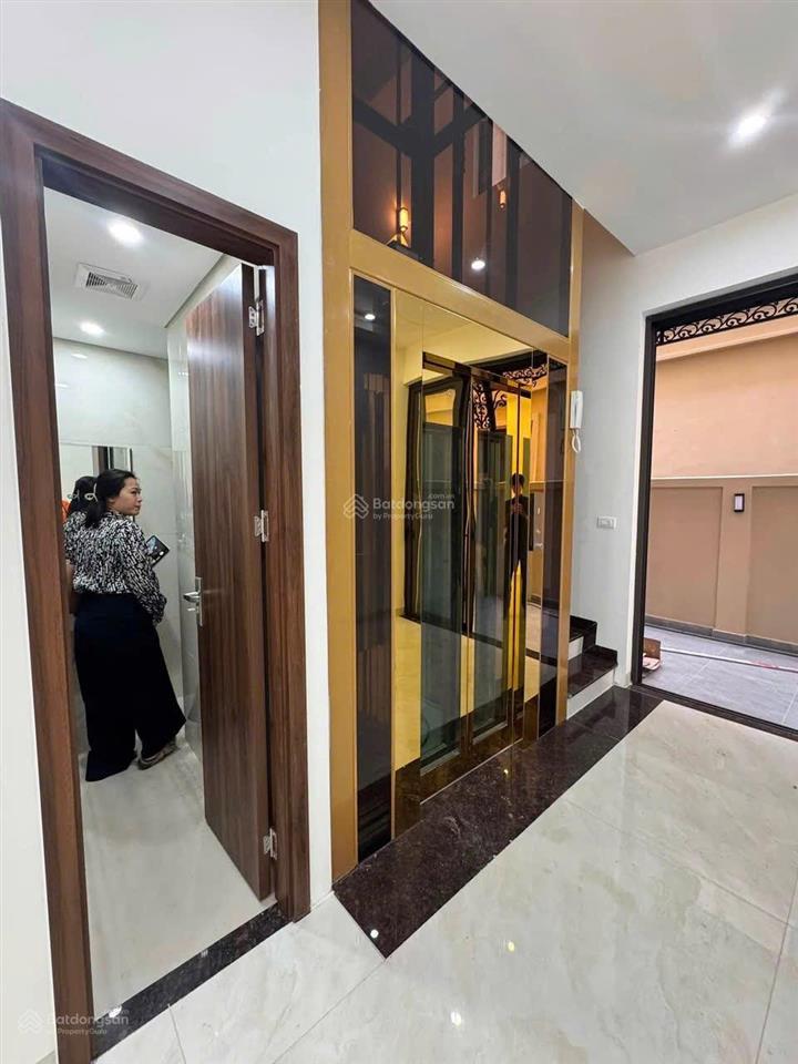 Cho thuê liền kề ngôi sao vinhomes cổ loa đối diện chung cư masterise 20tr/3 tầng có thang máy