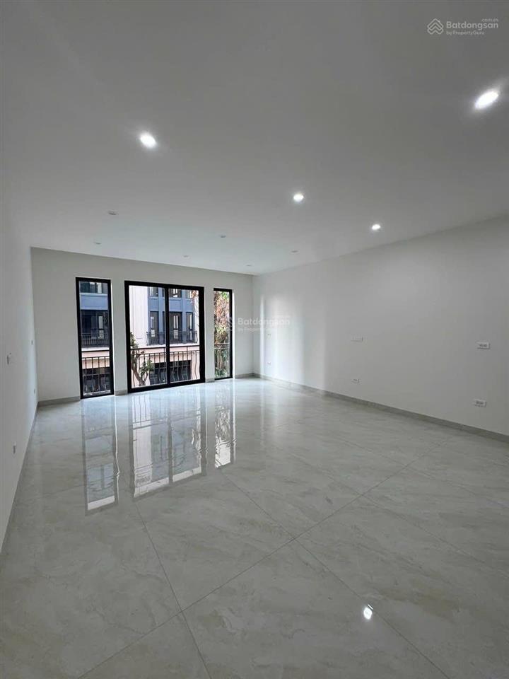 Cho thuê liền kề ngôi sao vinhomes cổ loa đối diện chung cư masterise 20tr/3 tầng có thang máy