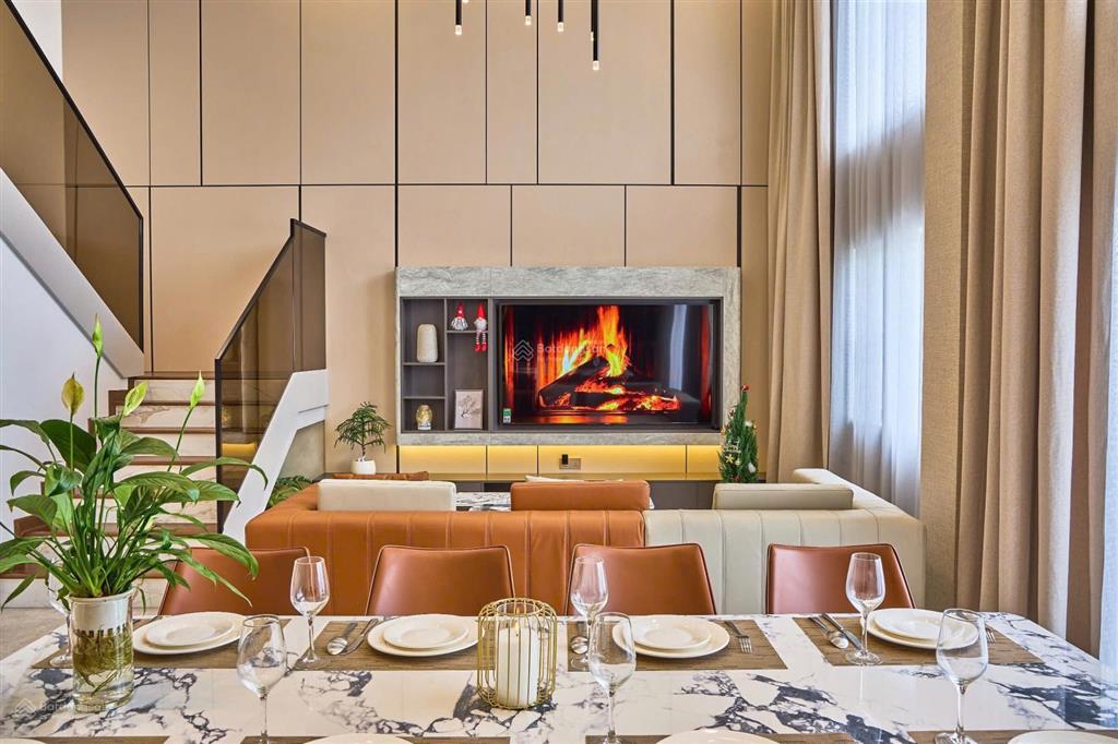 Cần bán gấp căn penthouse chung cư trong phú mỹ hưng, dt 272m2 giá 9,75 tỷ.  0946 956 ***