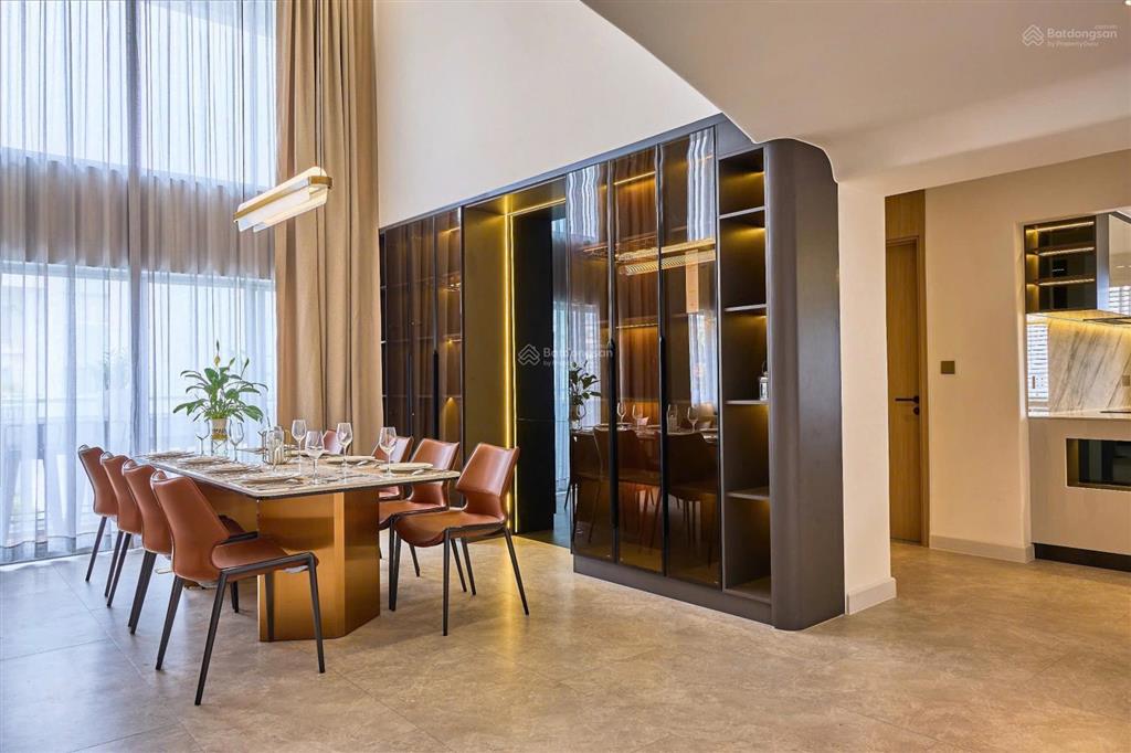 Cần bán gấp căn penthouse chung cư trong phú mỹ hưng, dt 272m2 giá 9,75 tỷ.  0946 956 ***