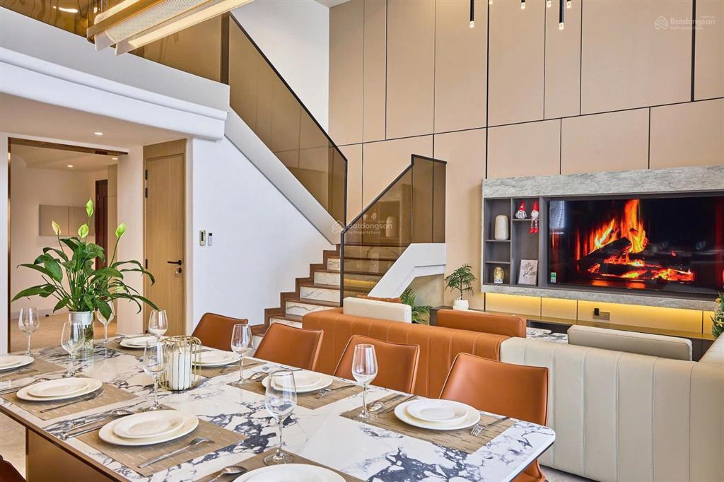 Cần bán gấp căn penthouse chung cư trong phú mỹ hưng, dt 272m2 giá 9,75 tỷ.  0946 956 ***