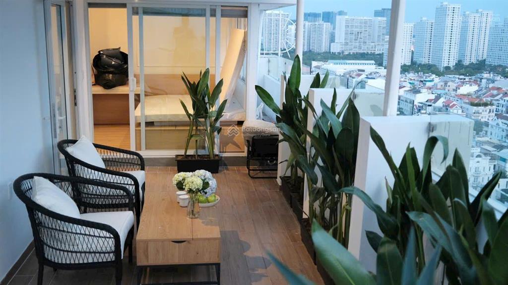 Cần bán gấp căn penthouse chung cư trong phú mỹ hưng, dt 272m2 giá 9,75 tỷ.  0946 956 ***