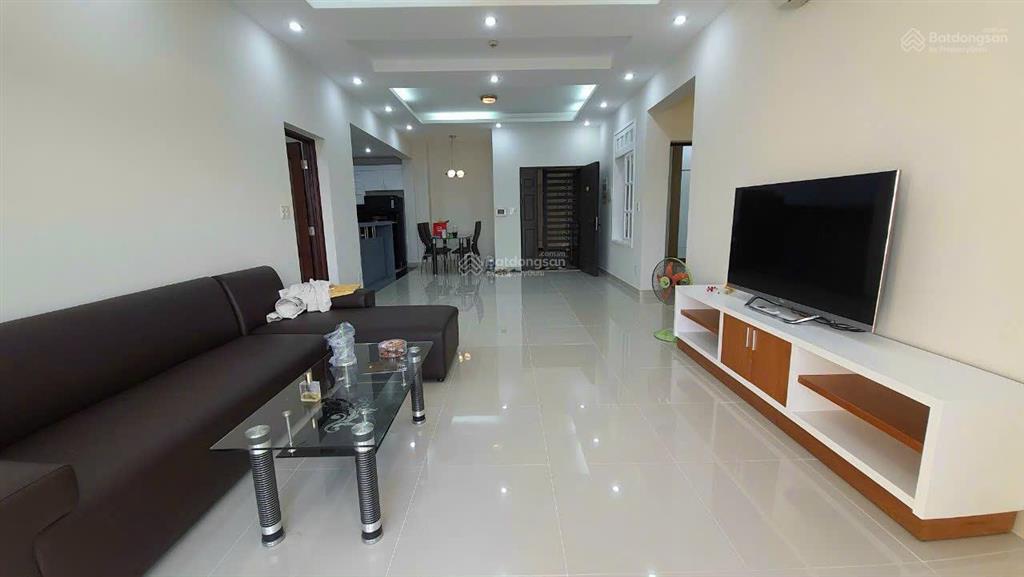 Cần cho thuê nhanh căn riverside tầng cao 2pn2wc view thoáng mát, giá 17 tr/tháng.  0946 956 ***