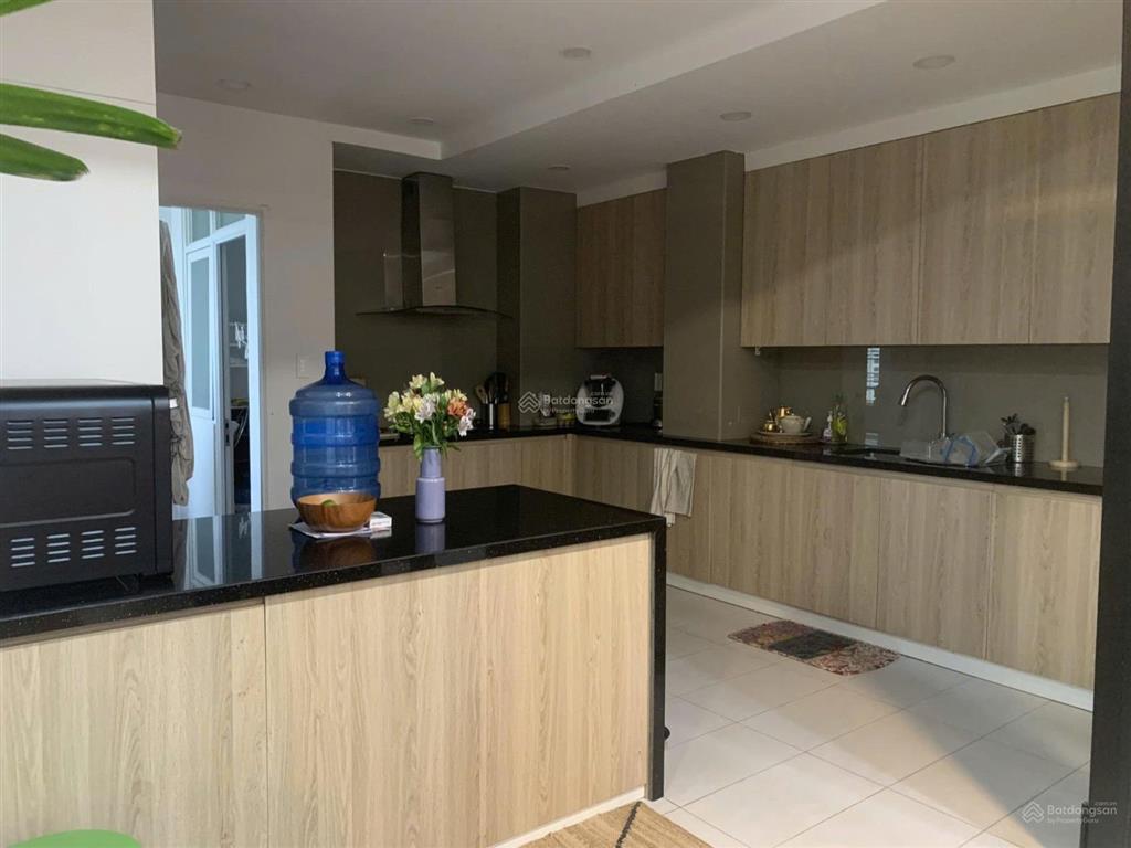 Cần cho thuê nhanh căn riverside residence, 136m2 view trực diện sông, giá 28 tr/th.  0946 956 ***