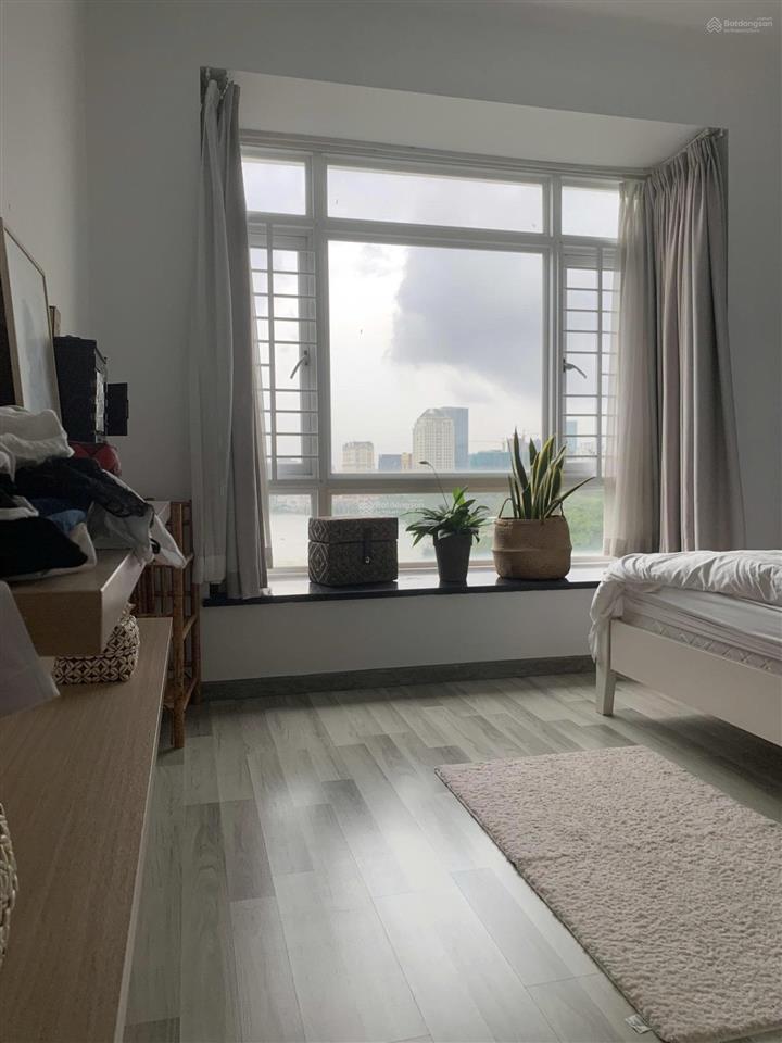 Cần cho thuê nhanh căn riverside residence, 136m2 view trực diện sông, giá 28 tr/th.  0946 956 ***