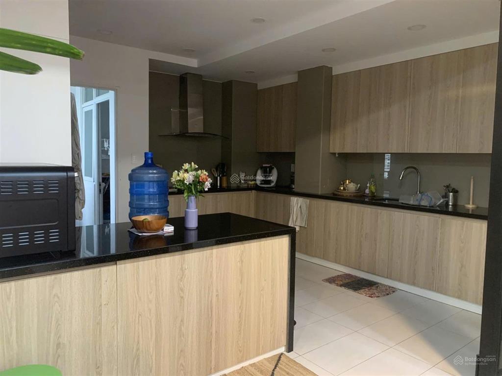 Cần cho thuê nhanh căn riverside residence, 136m2 view trực diện sông, giá 28 tr/th.  0946 956 ***