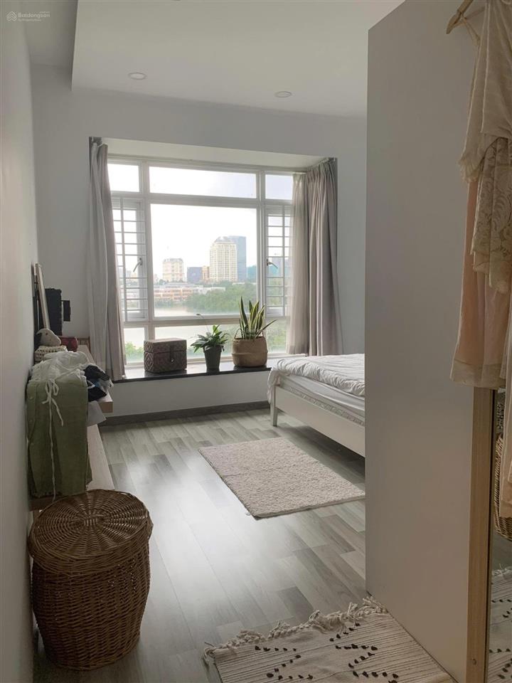 Cần cho thuê nhanh căn riverside residence, 136m2 view trực diện sông, giá 28 tr/th.  0946 956 ***