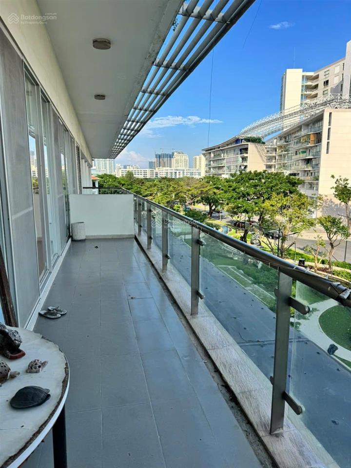 Cần cho thuê căn garden court, 140m2 ban công thông suốt view kênh đào thoáng mát, giá 28 triệu tl