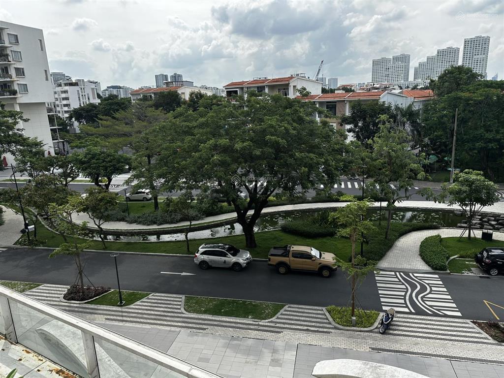 Cần cho thuê căn garden court, 140m2 ban công thông suốt view kênh đào thoáng mát, giá 28 triệu tl