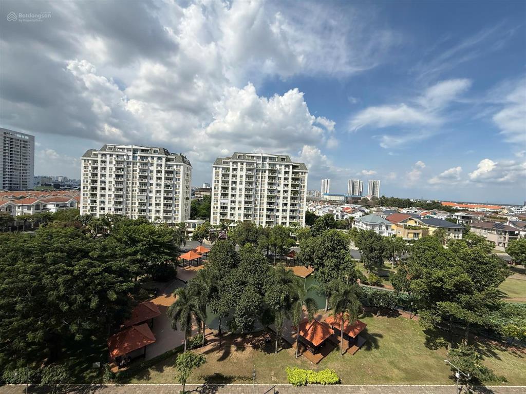 Bán gấp cảnh viên 3 view trực diện công viên, dt 118m2 giá 9,9 tỷ giá hời  0946 956 ***