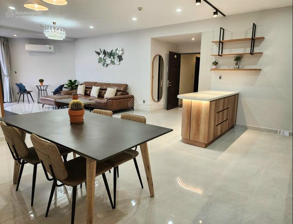 Cần cho thuê nhanh căn sân vườn the panorama 166m2 sân 40m2 view sông, giá 35 tr/th.  0946 956 ***