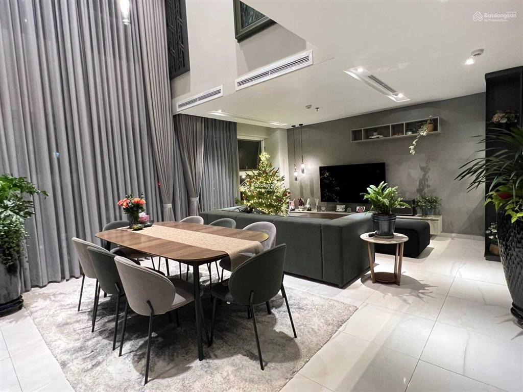 Cần bán gấp căn penthouse chung cư trong phú mỹ hưng, dt 272m2 giá 9,5 tỷ.  0946 956 ***