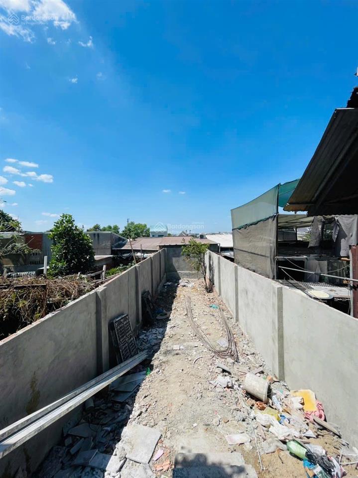 3 tỷ 999 triệu nhà mặt tiền kinh doanh, phía sau có vườn dài 20m