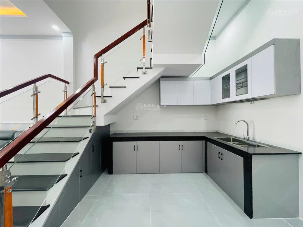 3 tỷ 999 triệu nhà mặt tiền kinh doanh, phía sau có vườn dài 20m