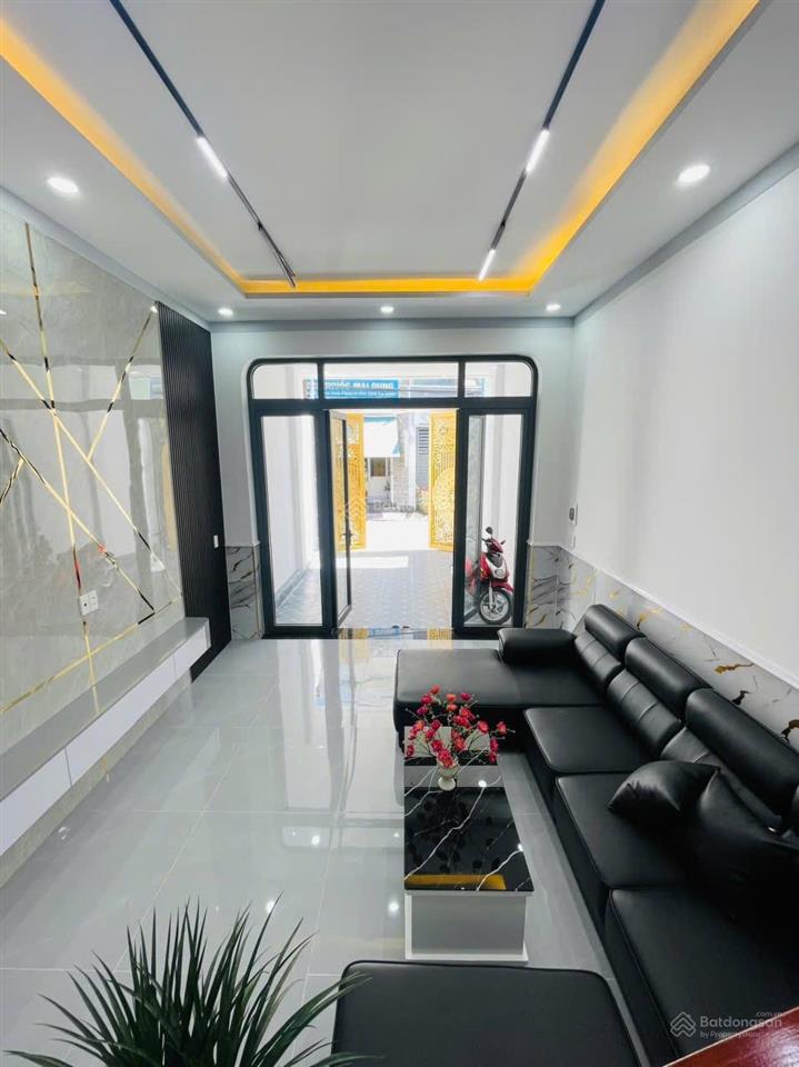 3 tỷ 999 triệu nhà mặt tiền kinh doanh, phía sau có vườn dài 20m
