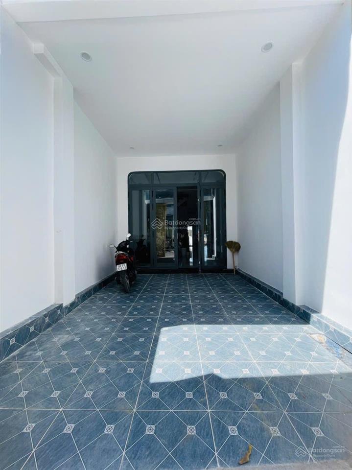 3 tỷ 999 triệu nhà mặt tiền kinh doanh, phía sau có vườn dài 20m