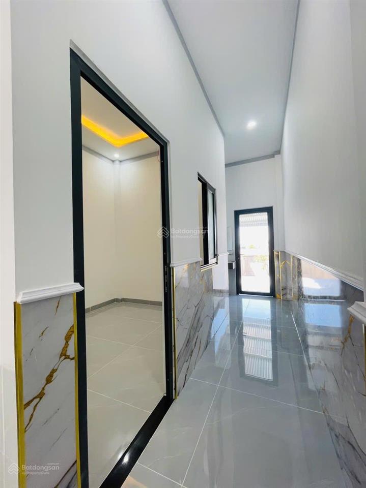 3 tỷ 999 triệu nhà mặt tiền kinh doanh, phía sau có vườn dài 20m