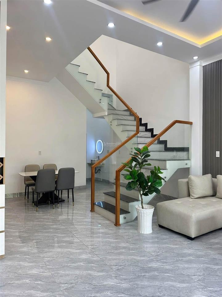 2,99 tỷ nhà 3 phòng ngủ, sân đậu ô tô tại kp2 trảng dài