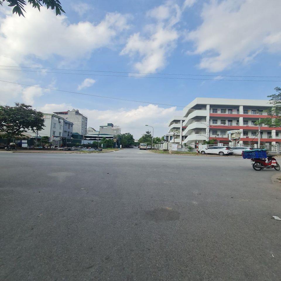 Shophouse Trâu Quỳ, đường 22m kinh doanh sầm uất 77m2 5 tầng nhỉnh 2 chục tỷ Lh 0989894845  