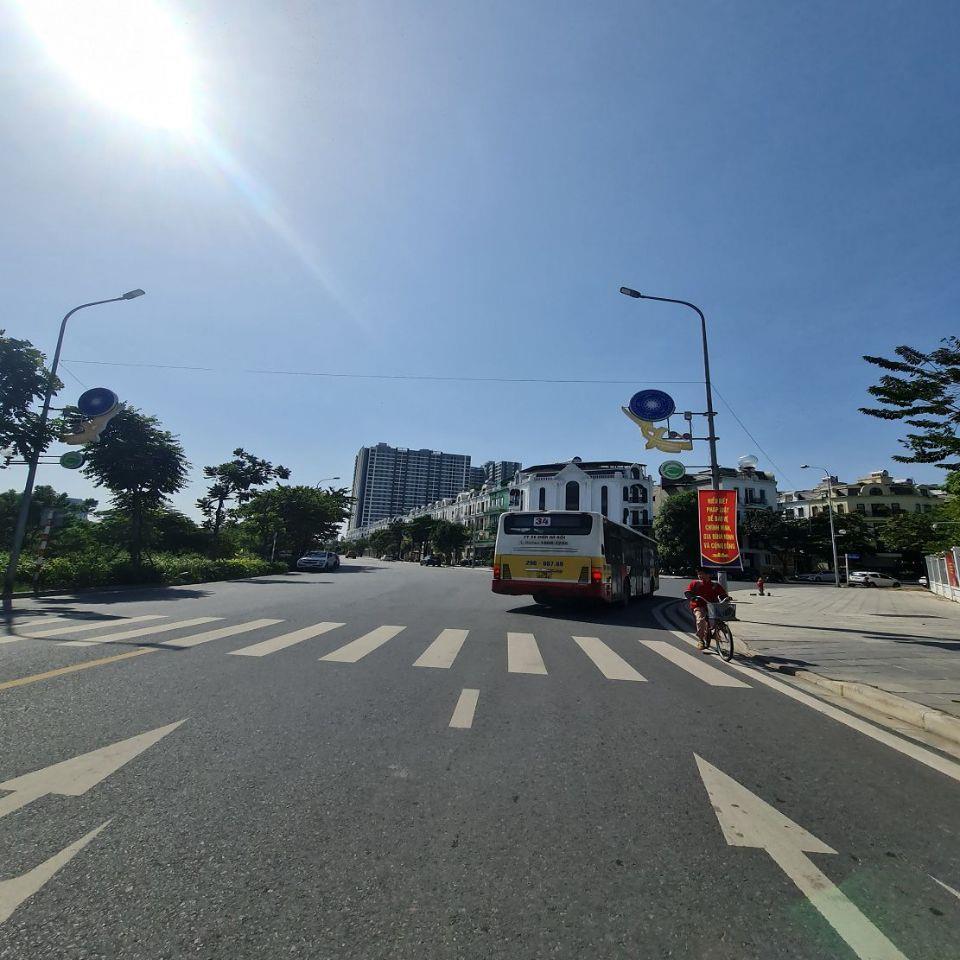 Shophouse Trâu Quỳ, đường 22m kinh doanh sầm uất 77m2 5 tầng nhỉnh 2 chục tỷ Lh 0989894845  