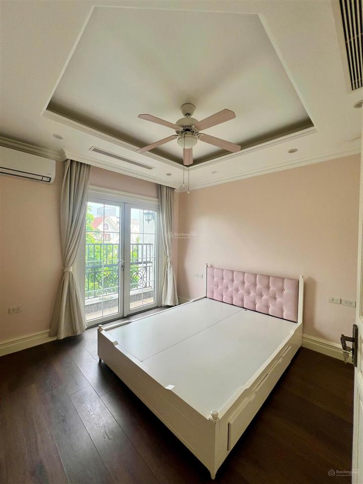 Chính chủ cho thuê biệt thự vinhomes riverside sông sinh thái sau nhà, full nội thất cao cấp