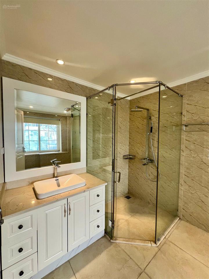 Chính chủ cho thuê biệt thự vinhomes riverside sông sinh thái sau nhà, full nội thất cao cấp