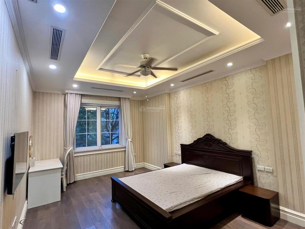 Chính chủ cho thuê biệt thự vinhomes riverside sông sinh thái sau nhà, full nội thất cao cấp