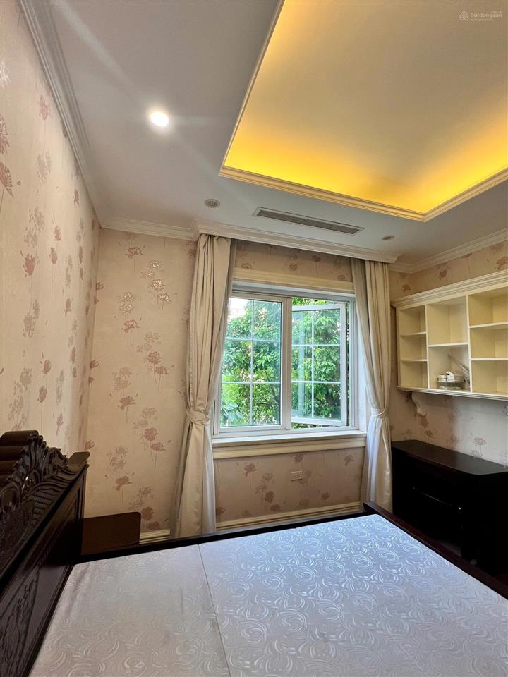 Chính chủ cho thuê biệt thự vinhomes riverside sông sinh thái sau nhà, full nội thất cao cấp