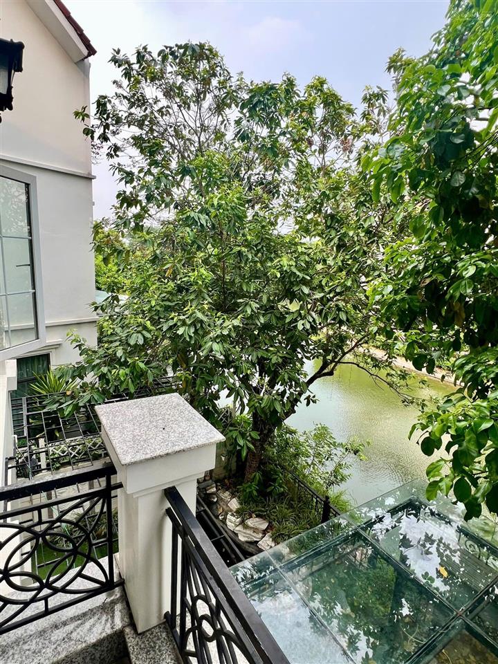 Chính chủ cho thuê biệt thự vinhomes riverside sông sinh thái sau nhà, full nội thất cao cấp