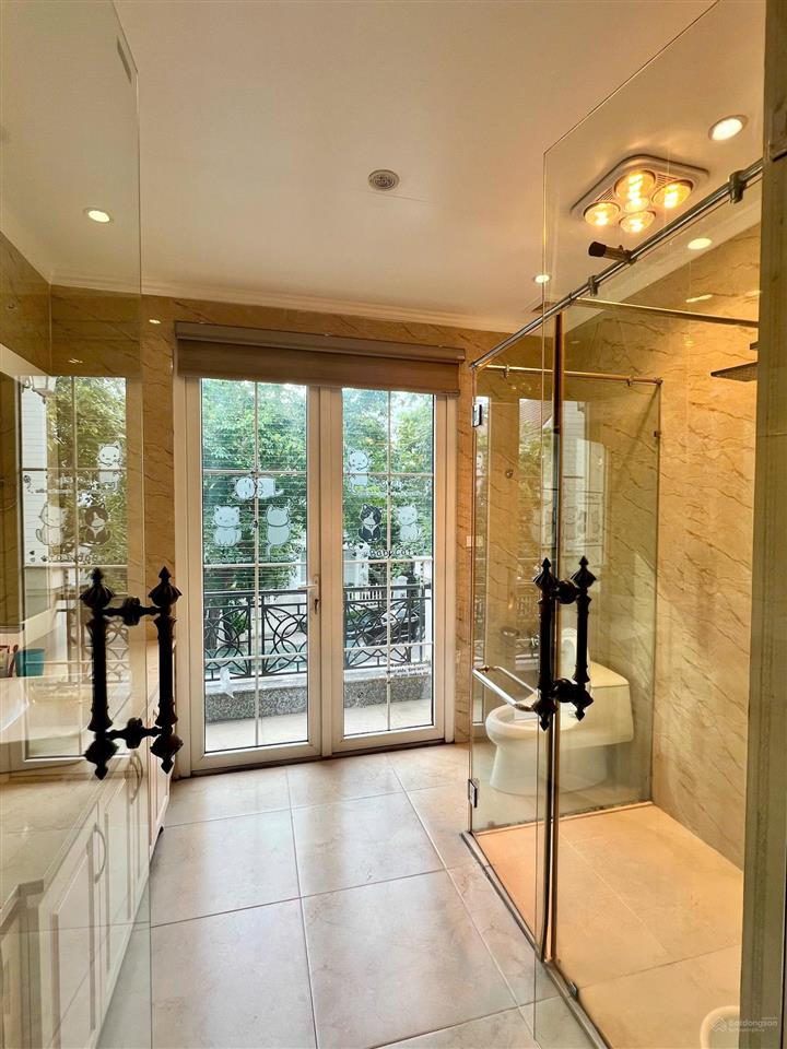 Chính chủ cho thuê biệt thự vinhomes riverside sông sinh thái sau nhà, full nội thất cao cấp