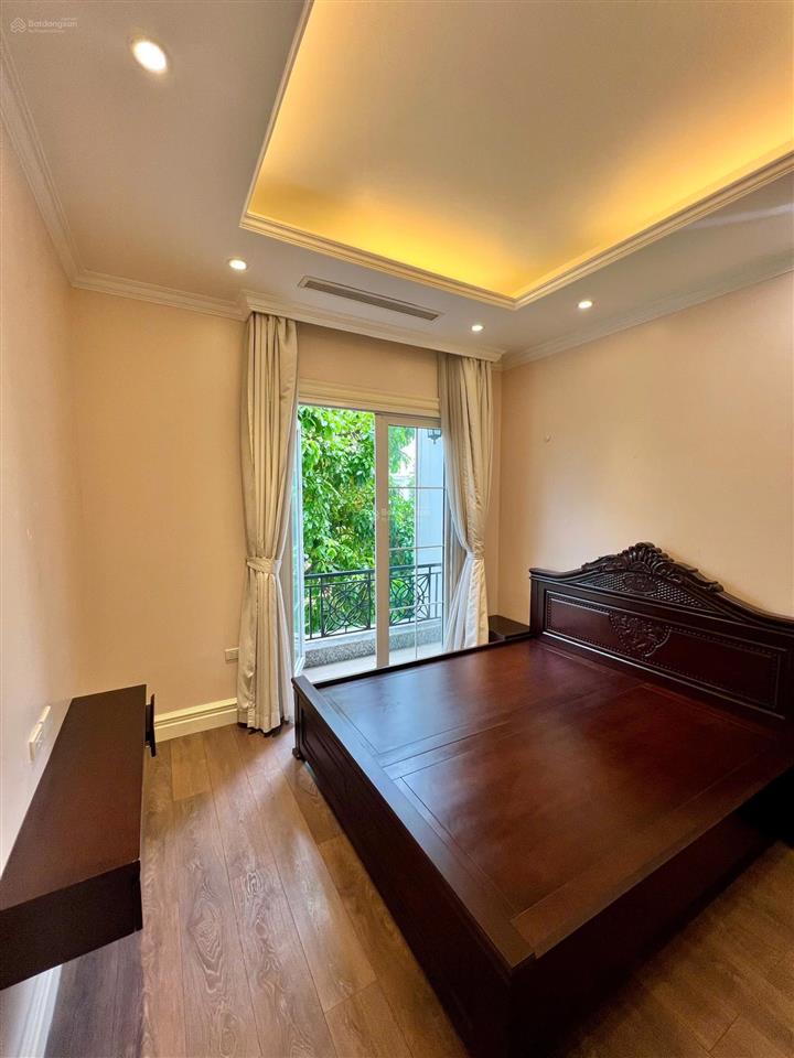 Chính chủ cho thuê biệt thự vinhomes riverside sông sinh thái sau nhà, full nội thất cao cấp