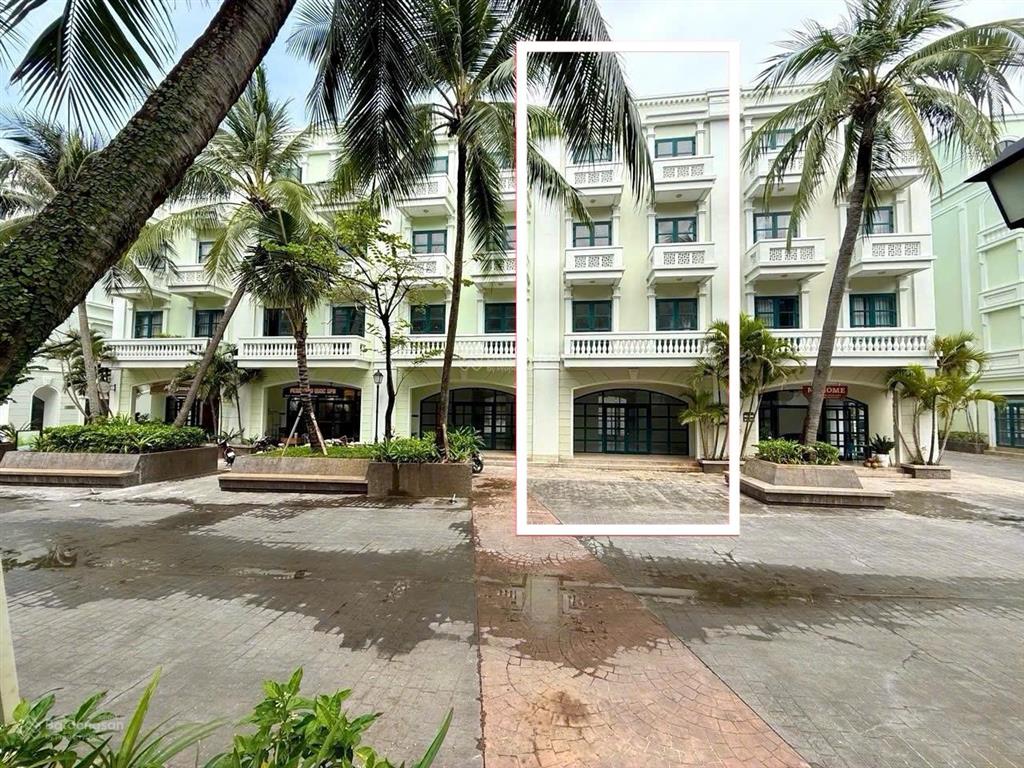 Giá gốc 15,7 tỷ, giá bán 13,5 tỷ waterfront 14 pn. siêu phẩm cách biển 50m. hiếm có được bán ra