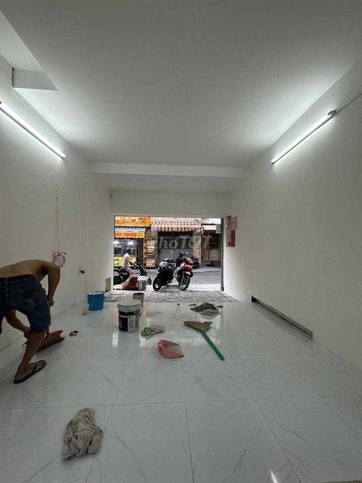 CHO THUÊ NHÀ MỚI 5 TẦNG MẶT TIỀN PHAN VĂN HÂN, P.17, Quận. BT GIÁ 39TR