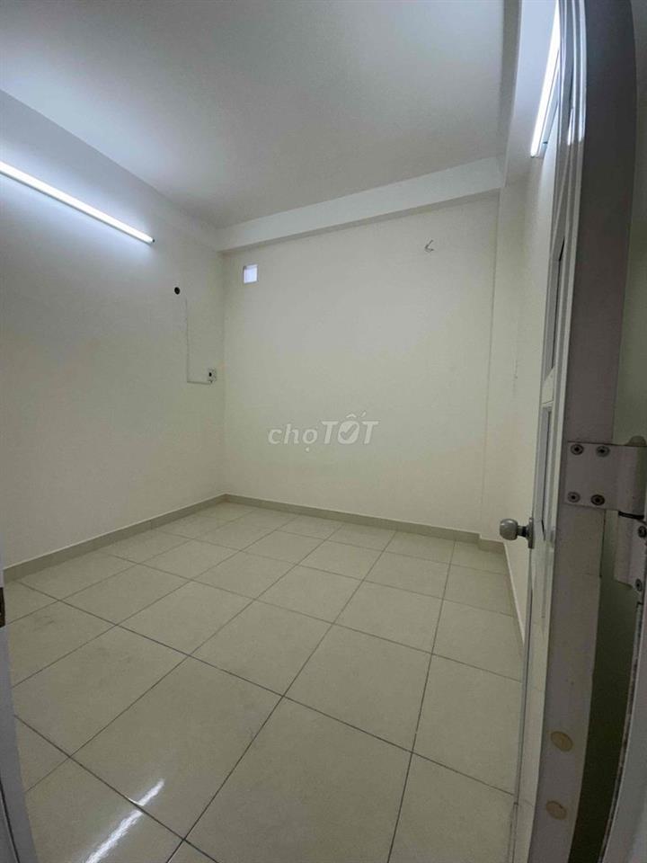 CHO THUÊ NHÀ MỚI 5 TẦNG MẶT TIỀN PHAN VĂN HÂN, P.17, Quận. BT GIÁ 39TR