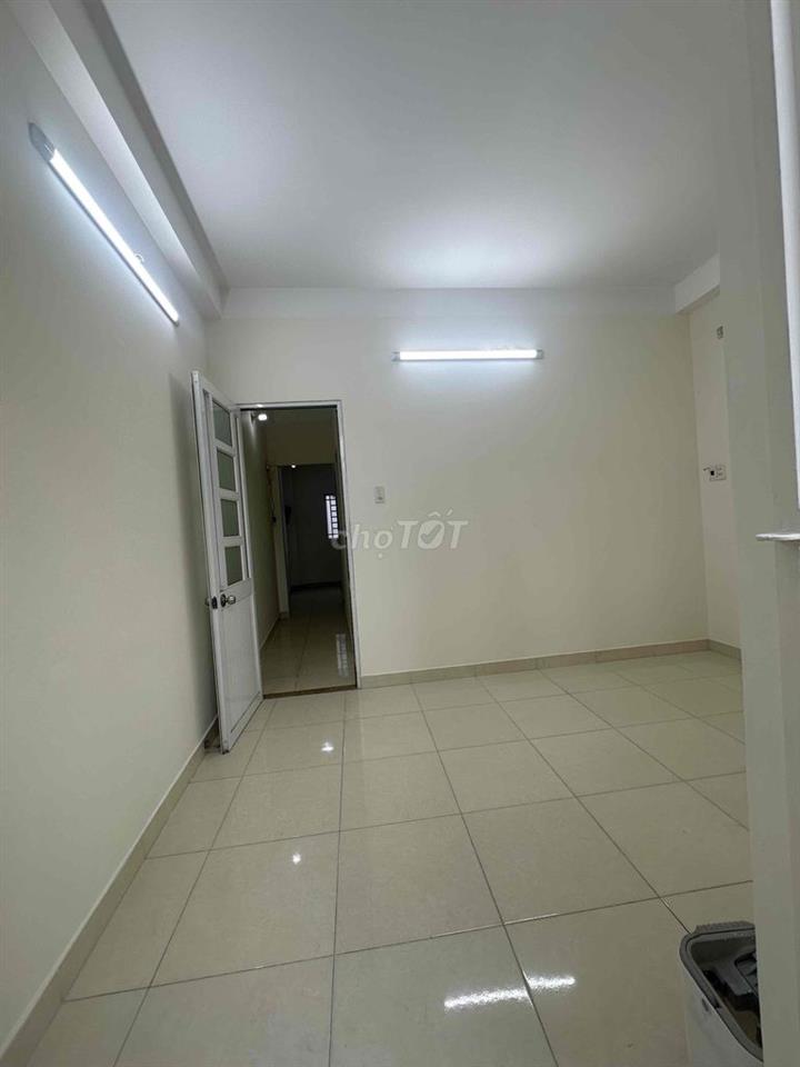 CHO THUÊ NHÀ MỚI 5 TẦNG MẶT TIỀN PHAN VĂN HÂN, P.17, Quận. BT GIÁ 39TR