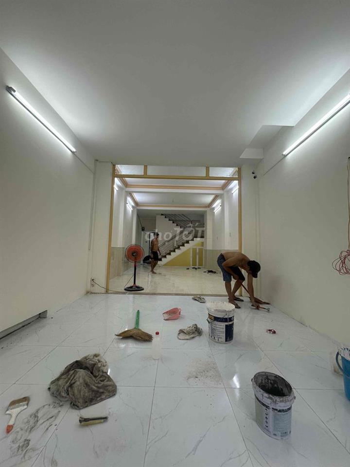 CHO THUÊ NHÀ MỚI 5 TẦNG MẶT TIỀN PHAN VĂN HÂN, P.17, Quận. BT GIÁ 39TR